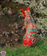 un chat peint en imitation poisson, �a passe le temps, l'histoire ne dit pas si il a appr�ci�.